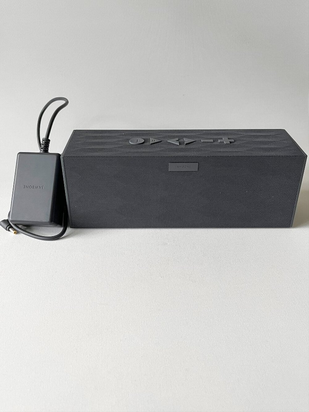 Jawbone Big Jambox Portable Speaker System J2011 w/ Charger New Battery